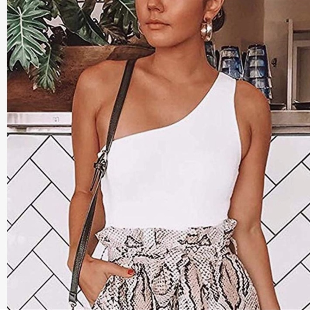 Vestique One Shoulder White Bodysuit